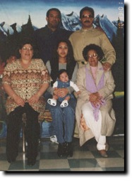 Mauricio Rueben with his family during prison visitation